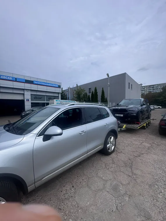 Reálne fotky našej práce — technika, nakládka a prevoz vozidiel.