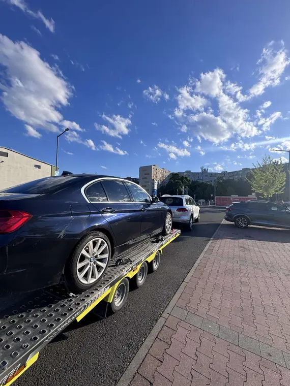 Reálne fotky našej práce — technika, nakládka a prevoz vozidiel.